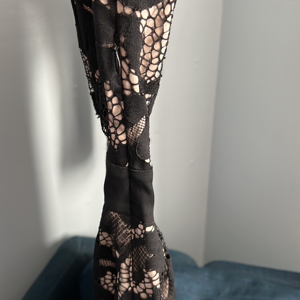 DVF Diane Von Furstenberg lace mini dress. Size 8 - Picture 5 of 6